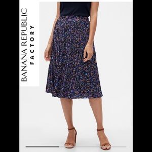 Banana Republic Floral Print Pleated Midi Skirt
